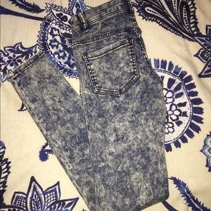 00 Acid wash Delia’s jeans